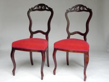 Zwei Stühle - Massivholz, Nussbaumfurnier - 1870